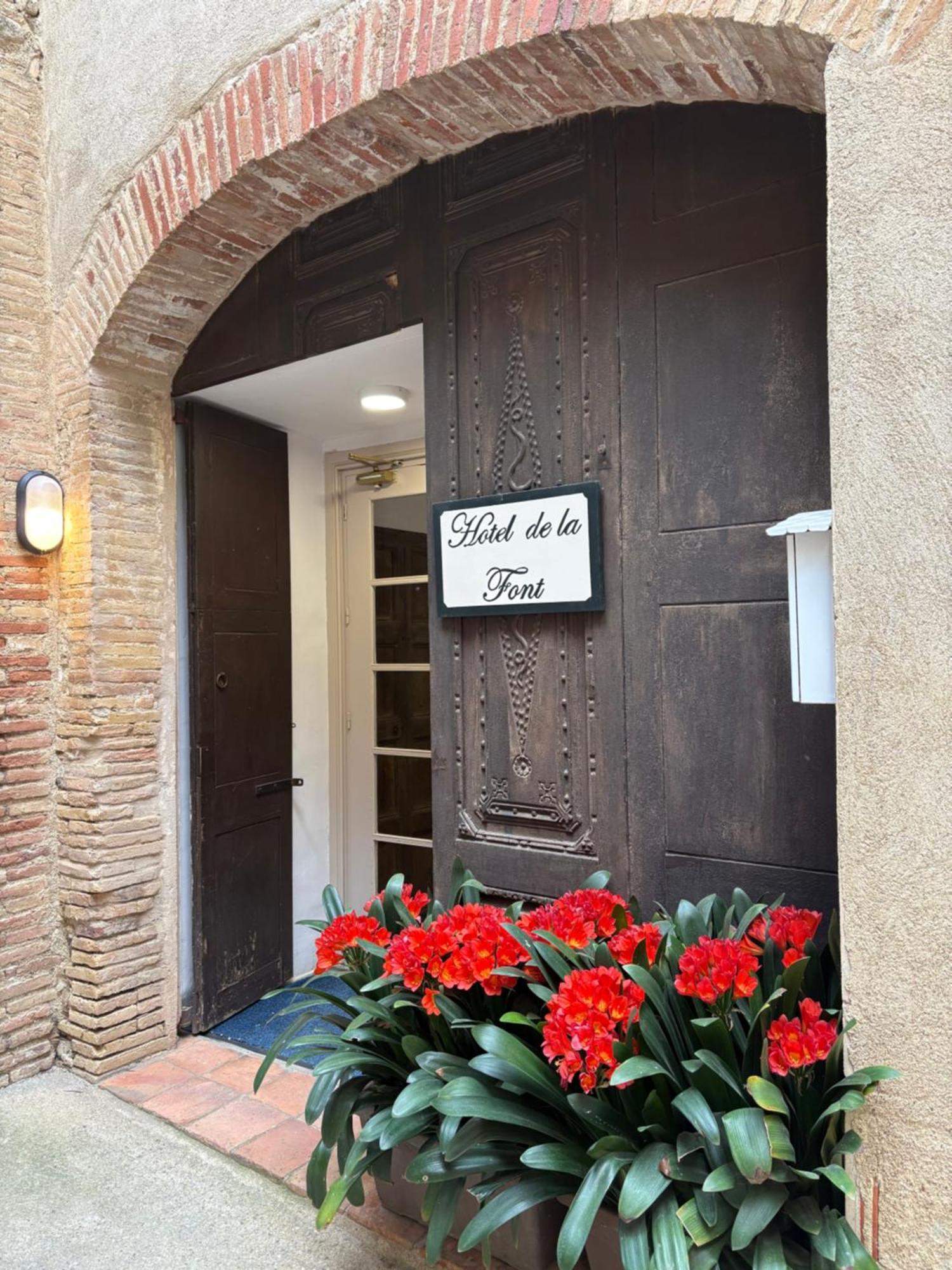 Hotel De La Font Peralada Exterior photo